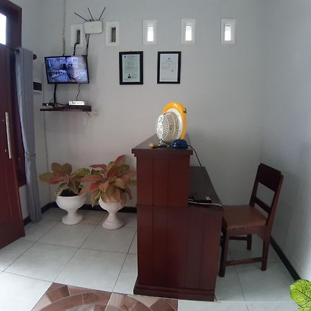 Oyo 2826 Panderman Residence Blitar Exterior foto