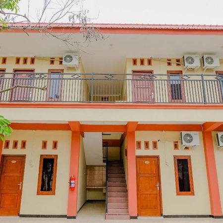 Oyo 2826 Panderman Residence Blitar Exterior foto