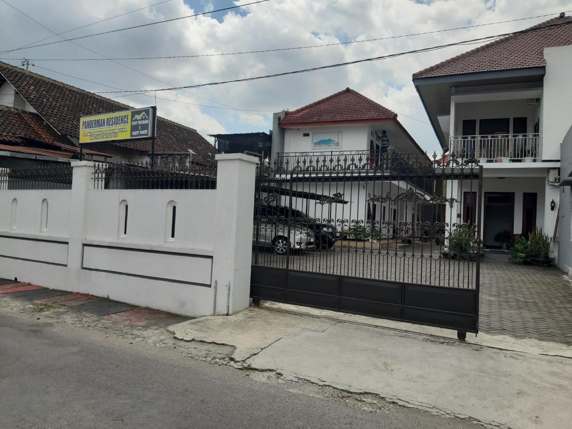 Oyo 2826 Panderman Residence Blitar Exterior foto