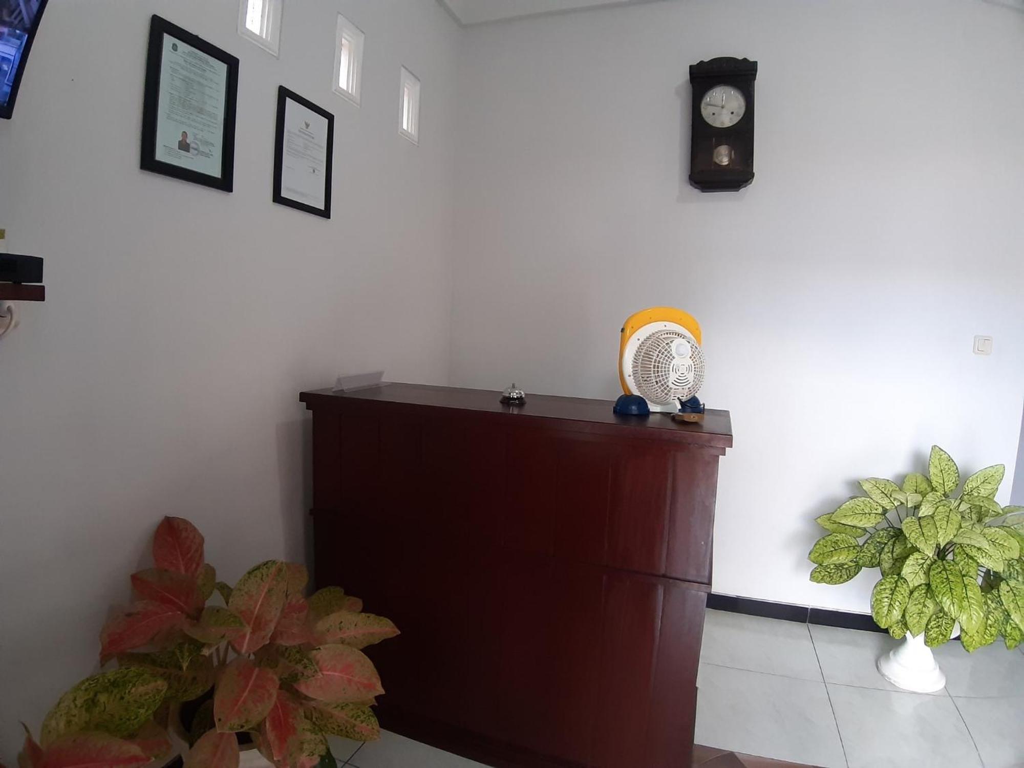 Oyo 2826 Panderman Residence Blitar Exterior foto