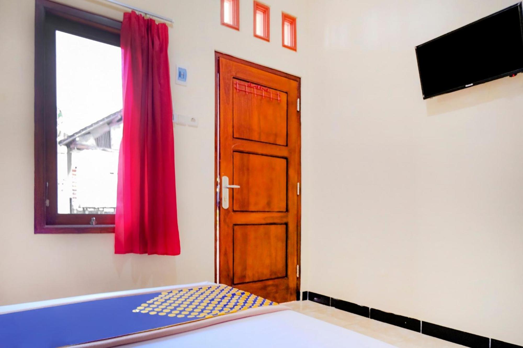 Oyo 2826 Panderman Residence Blitar Exterior foto