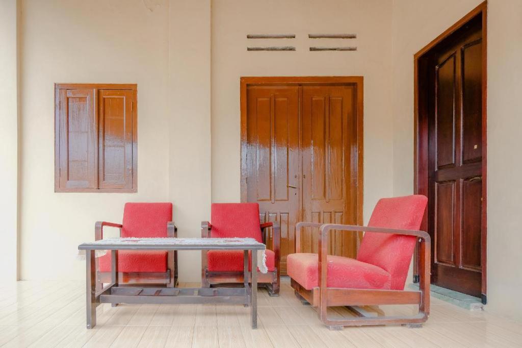 Oyo 2826 Panderman Residence Blitar Exterior foto