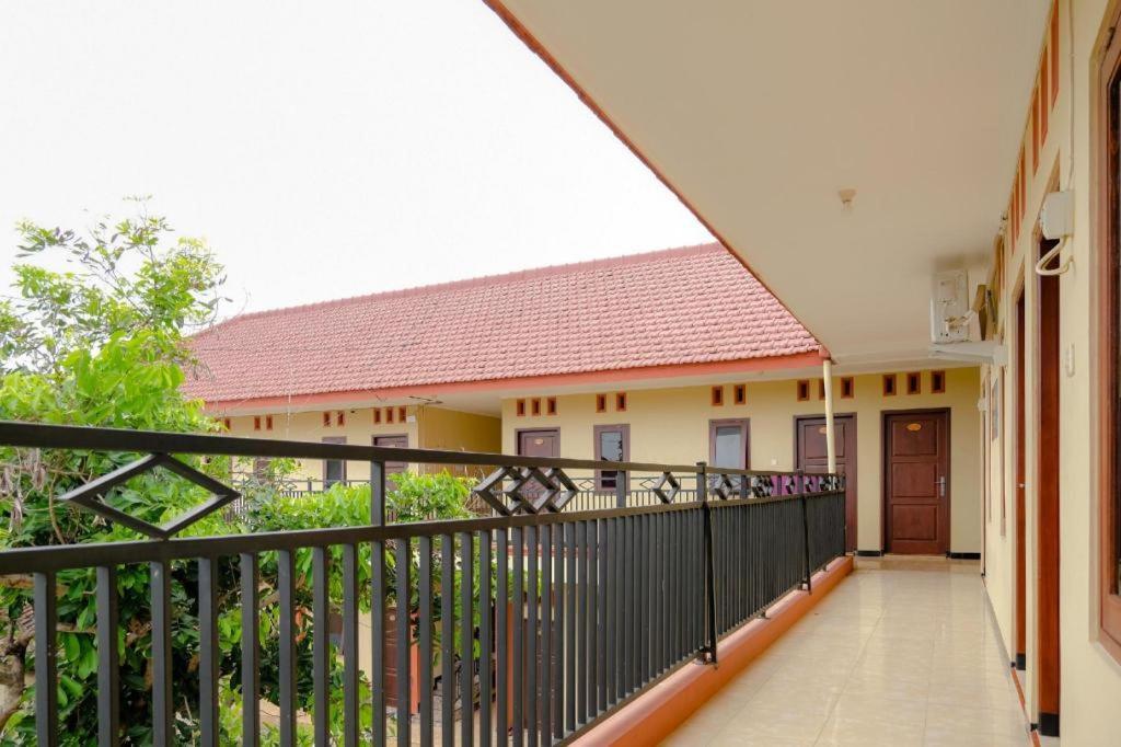 Oyo 2826 Panderman Residence Blitar Exterior foto