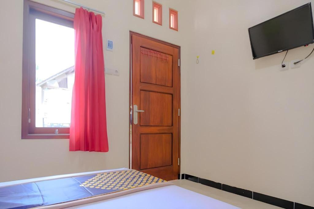 Oyo 2826 Panderman Residence Blitar Exterior foto