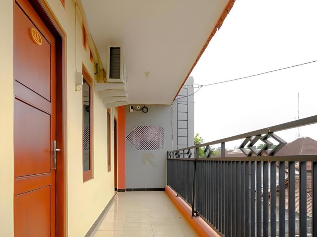 Oyo 2826 Panderman Residence Blitar Exterior foto