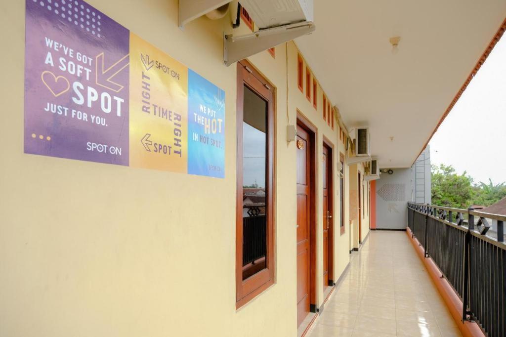 Oyo 2826 Panderman Residence Blitar Exterior foto