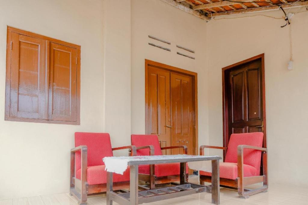 Oyo 2826 Panderman Residence Blitar Exterior foto