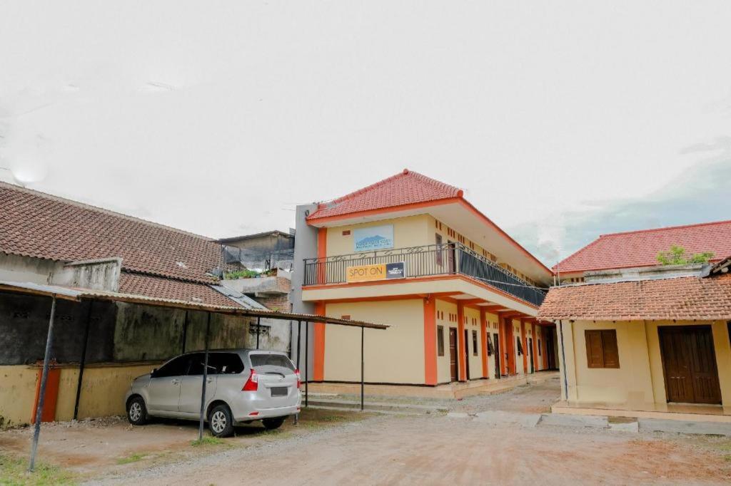 Oyo 2826 Panderman Residence Blitar Exterior foto