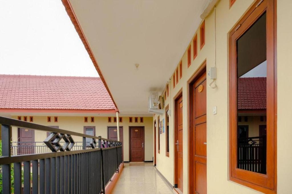 Oyo 2826 Panderman Residence Blitar Exterior foto