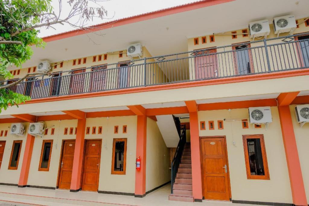Oyo 2826 Panderman Residence Blitar Exterior foto